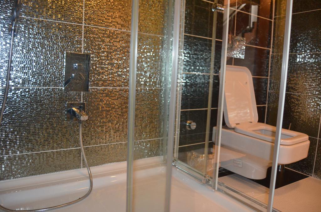 The Gala Palace Suits Kars Room photo