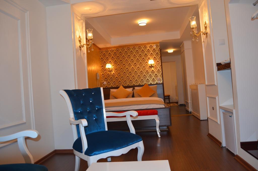 The Gala Palace Suits Kars Room photo