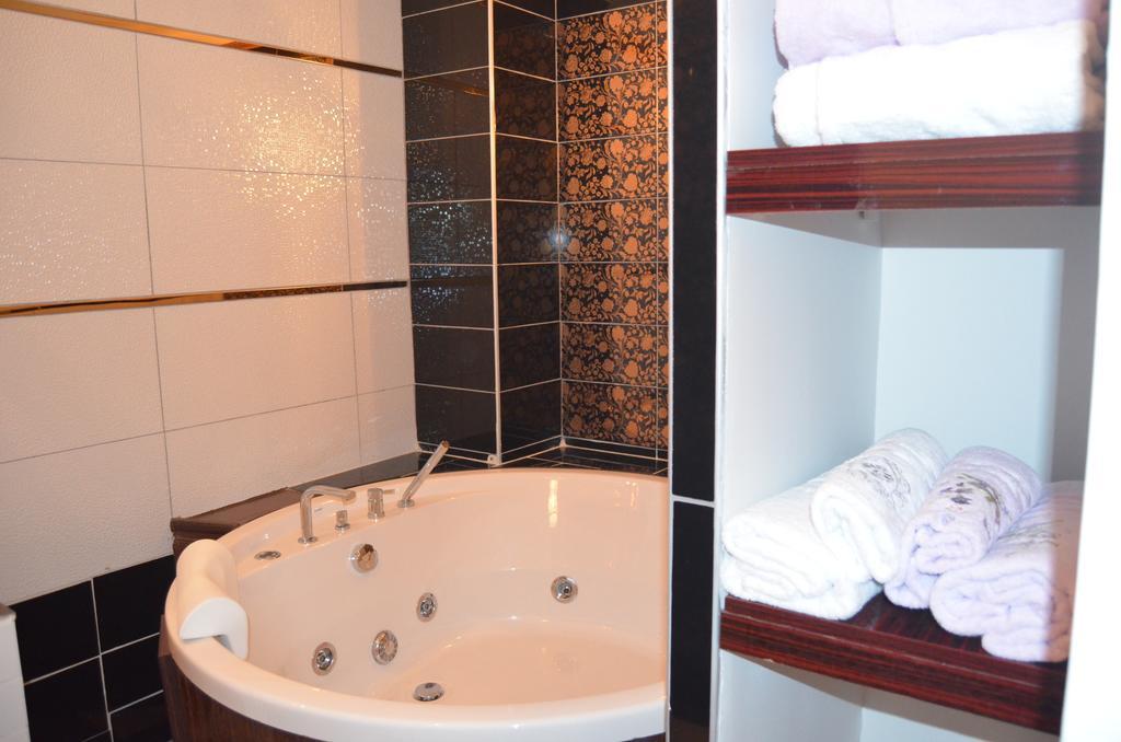 The Gala Palace Suits Kars Room photo