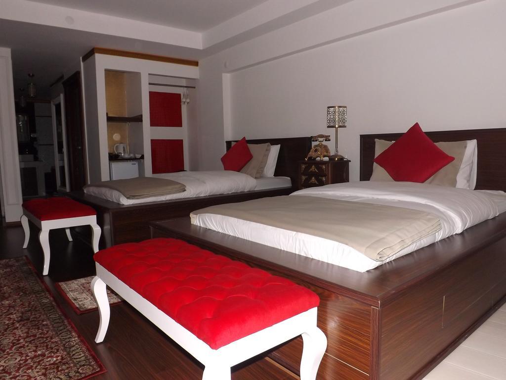 The Gala Palace Suits Kars Room photo