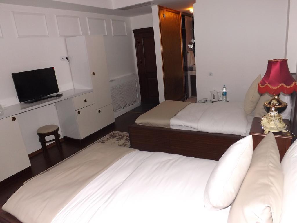 The Gala Palace Suits Kars Room photo